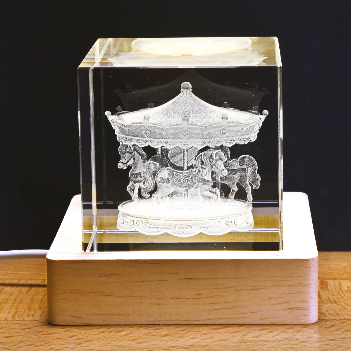 CUBO VETRO CON BASE IN LEGNO E LED “GIOSTRA”
