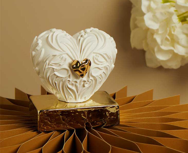 Cuore in Gesso su Base Oro con Applicazione