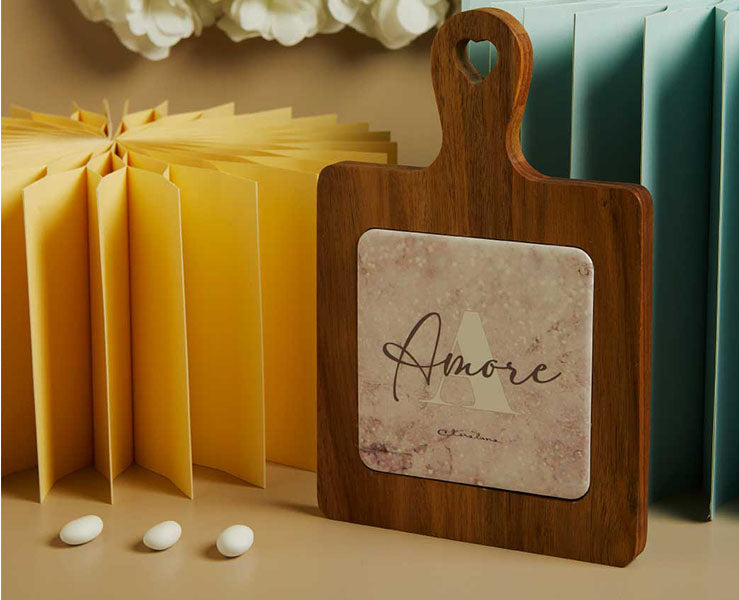 Tagliere in Acacia con Decoro Amore e coltellino