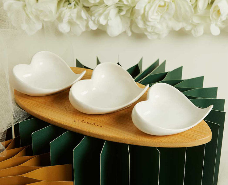 Vassoio in Acacia con Tre Ciotole Cuore