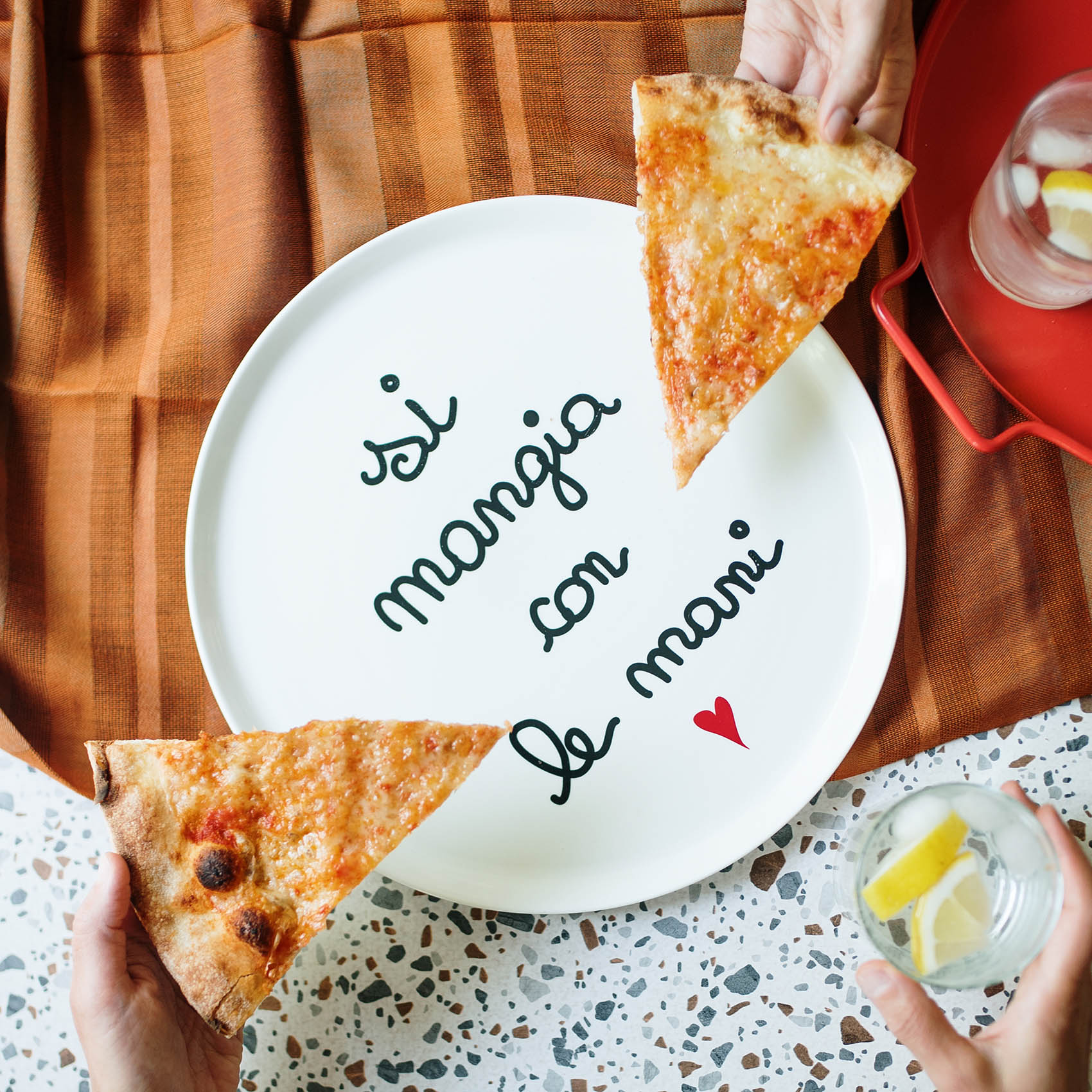 Piatto pizza Si Mangia Con Le Mani 31,5 cm - lista nozze