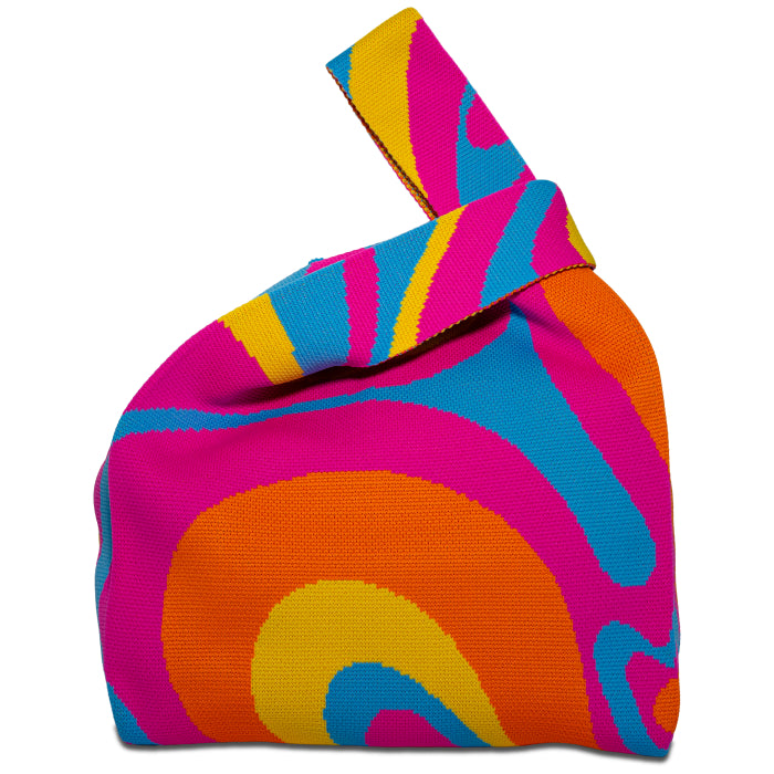 Borsa a nodo lavorata a maglia. Decorazione onde colorate