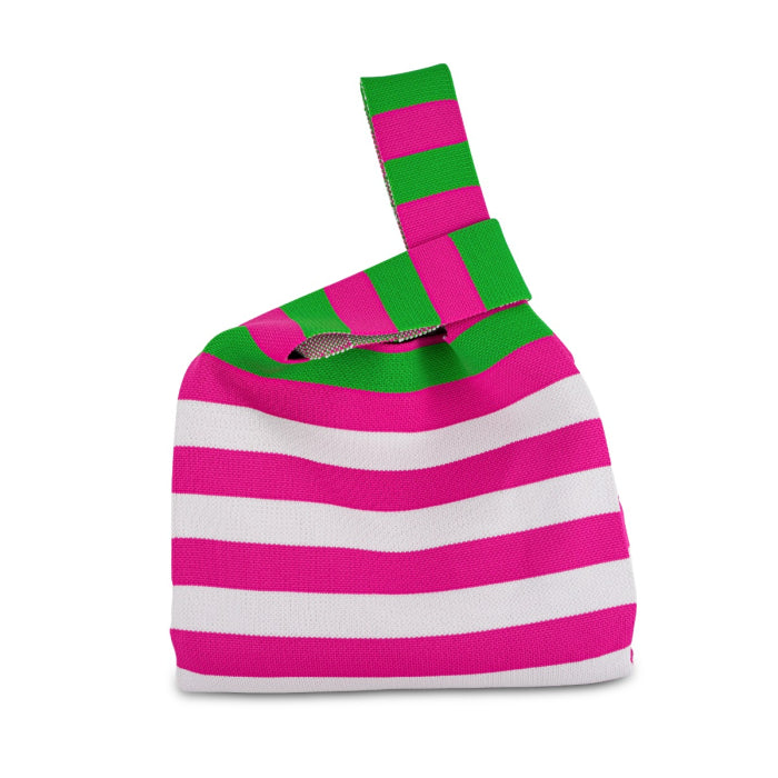 Borsa a nodo lavorata a maglia. Decorazione righe orizzontali